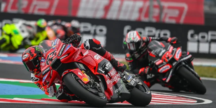 A frustração de Pecco Bagnaia atinge o auge com as dificuldades da Ducati no GP da Hungria – um olhar imperdível!