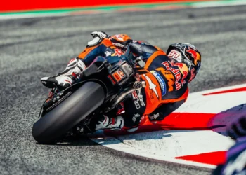 O Salto Ousado de Acosta: Perseguir Márquez Alimenta as Esperanças de Glória da KTM no Grande Prémio!