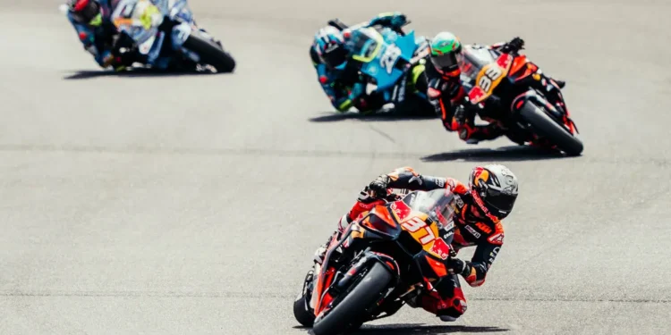 Pedro Acosta renasce das cinzas: “continuamos a enfrentar desafios, porque os pilotos ainda não são suficientemente rápidos para tirar verdadeiro partido da eletrónica”