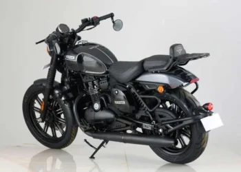 Yezdi Roadster: estilo bobber em formato compacto