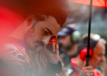 A Queda Frustrante de Pecco Bagnaia: As Lutas Inexplicáveis da Estrela da Ducati no MotoGP 2025