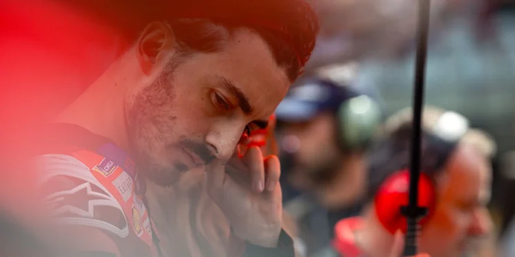 A Queda Frustrante de Pecco Bagnaia: As Lutas Inexplicáveis da Estrela da Ducati no MotoGP 2025
