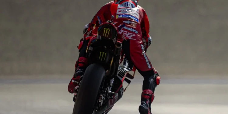 Pecco Bagnaia à Beira do Abismo: A “Linha Vermelha” da Ducati Expõe Batalha Mental Decisiva