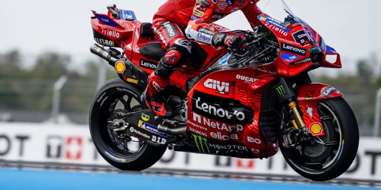 A batalha de Pecco Bagnaia: Davide Tardozzi exige resiliência mental para a redenção da Ducati no MotoGP