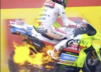 Inferno em Pista: Explosão de Motor de Fabio Di Giannantonio no GP da Áustria Assusta o MotoGP!