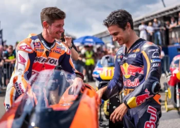 O domínio imparável de Marc Márquez em 2025: Casey Stoner revela o segredo chocante por detrás do seu sucesso