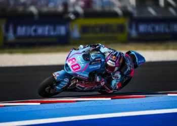 David Alonso triunfa com vitória emocionante na estreia no Moto2 em Balaton Park!