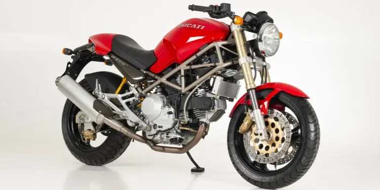 Ducati Monster: três décadas a definir a ‘naked’ – Da M900 ao presente (1993–2025)