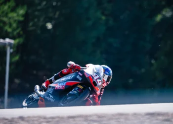 Guido Pini surpreende no Moto3 na Hungria e domina o primeiro treino livre com uma exibição impressionante!