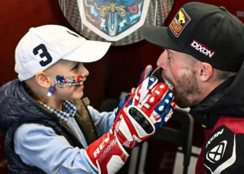Estrela do Moto2 Jake Dixon Homenageia a Trágica Perda de Luca Guintoli numa Corrida Emocionante no Red Bull Ring