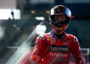Bagnaia perde a calma: “Estou a perder a paciência, a Ducati tem de explicar!”