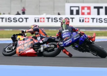 A queda perigosa de Quartararo: Como sacrificou Bastianini para evitar desastre na Sprint do MotoGP!