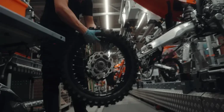 As boas notícias (e imagens) que todos desejavam, por trás das câmaras: KTM regressou à produção