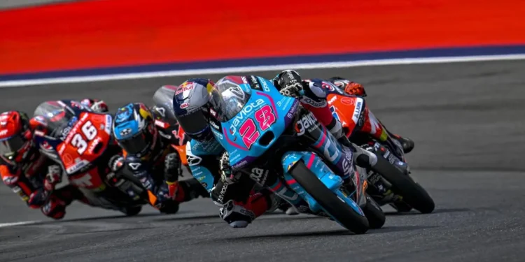 Máximo Quiles volta a brilhar: garante a segunda pole position no eletrizante Moto3 da Hungria