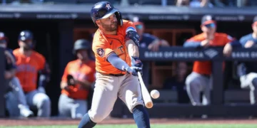 Jose Altuve unleashes power that echoes through history with stunning 250th career home run