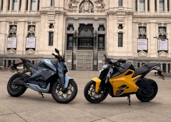 Ultraviolette F77 estreia-se em Portugal e Espanha com tecnologia de ponta