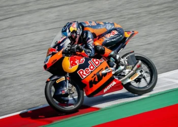 Valentin Perrone Surpreende o Mundo: KTM Tech3 Conquista Pole no Moto3 do GP da Áustria!
