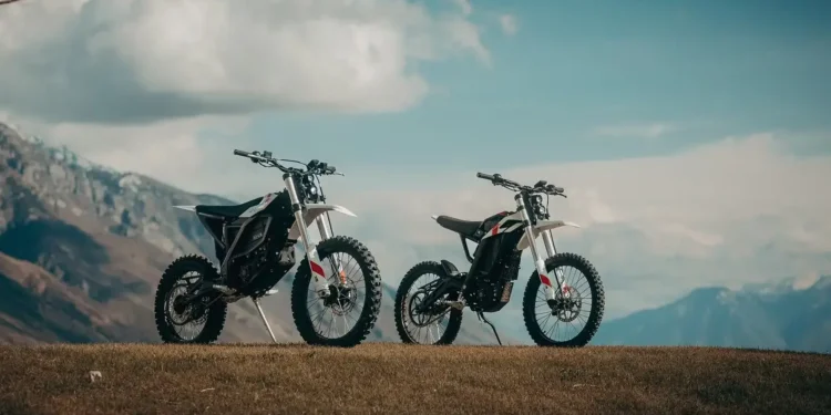 Zero Motorcycles inicia entregas da nova geração de motos off-road elétricas