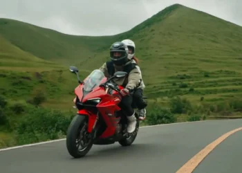 QJ Motor SRK 600 RS: Desportiva média com foco em tecnologia