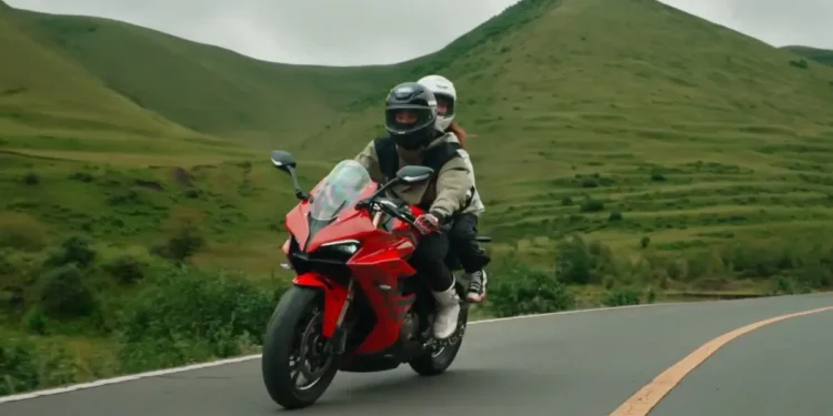 QJ Motor SRK 600 RS: Desportiva média com foco em tecnologia