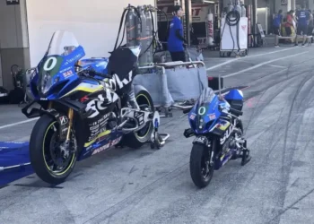 Suzuki leva mini GSX-R elétrica a Suzuka e surpreende fãs