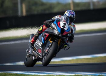 Toprak Razgatlioglu imparável em Magny-Cours: quarta vitória consecutiva no WorldSBK e recordes destruídos!