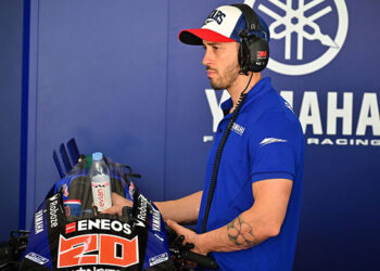 Dovizioso revela revolucionária Yamaha V4: A nova era ousada do MotoGP é lançada!