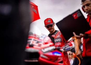 Stoner Prevê Viragem Dramática para Bagnaia Enquanto a Estrela da Ducati Luta Contra uma Temporada Desgastante