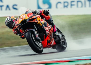 Bastianini sobrevive a acidente aterrador no GP da Hungria: apelo urgente a mudanças na segurança da pista!