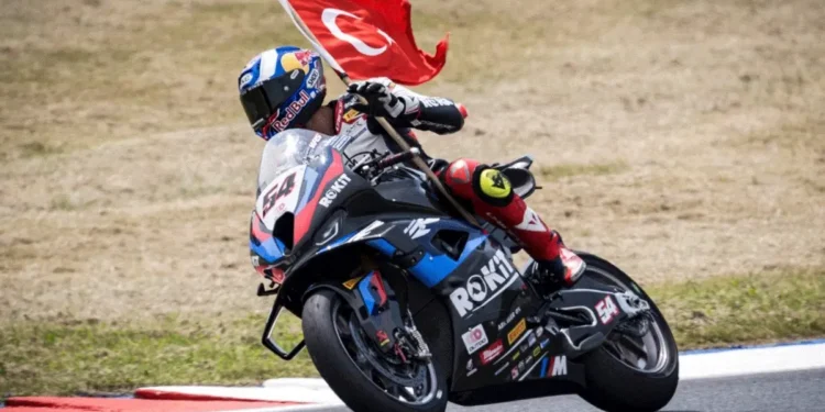 Toprak Razgatlioglu domina em Magny-Cours: Ducati em apuros em dia marcado por especulações de mercado