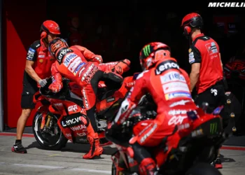 Ducati domina a Catalunha: Tardozzi elogia os Márquez e a recuperação épica de Bagnaia