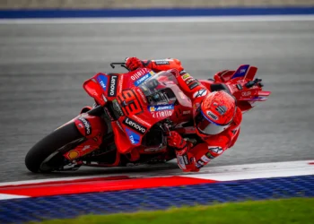 Márquez Vence em Glória Enquanto Bagnaia Sofre Colapso Doloroso no GP de San Marino