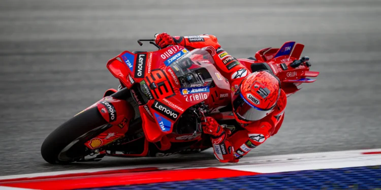 Márquez Vence em Glória Enquanto Bagnaia Sofre Colapso Doloroso no GP de San Marino