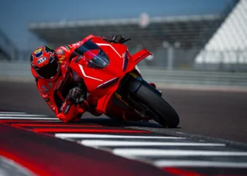 Magia pura! Ducati com novo capítulo de uma saga absolutamente lendária: Conheça a nova Panigale V4 R