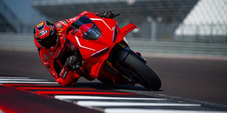 Magia pura! Ducati com novo capítulo de uma saga absolutamente lendária: Conheça a nova Panigale V4 R