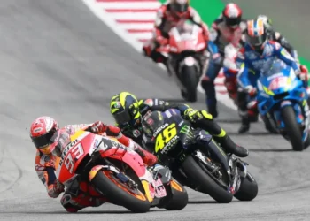 A Batalha de Gigantes: Lorenzo Expõe e conta toda a verdade sobre a Rivalidade Feroz Entre Márquez e Rossi!