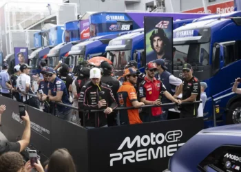 MotoGP adota cerimónia pré-corrida ao estilo da F1: pilotos arriscam multas pesadas por incumprimento!