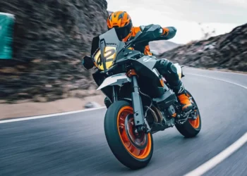 A mais radical: KTM 1390 SMT poderá estrear-se na EICMA este ano