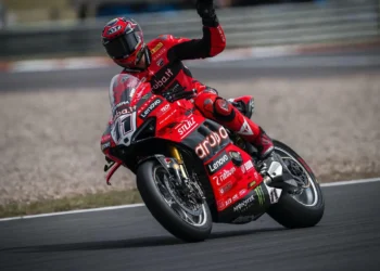 Bulega quebra recordes mas avisa: vencer exige mais do que uma volta rápida!