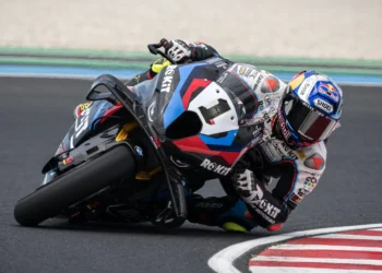 Toprak Razgatlioglu reina em Magny-Cours no Warm-up do WorldSBK: uma exibição dominante!