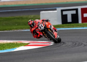 Frustração de Bulega: dificuldades da Ducati expostas enquanto Razgatlioglu volta a dominar em Magny-Cours