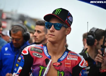 Fabio Quartararo surpreende com tempo impressionante no teste do V4 em Barcelona!