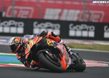 Pedro Acosta domina o FP1 em Barcelona: dificuldades surpreendentes para Bagnaia e Márquez!