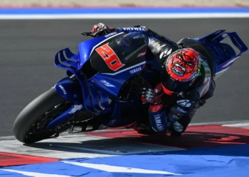 Revolução V4 da Yamaha: Pilotos Unem-se em Meio ao Descontentamento de Quartararo e à Turbulência nos Testes