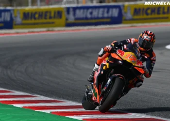 Maverick Viñales desafia lesão e soma pontos no emocionante regresso ao GP de Barcelona!