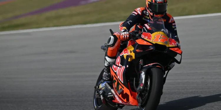 Maverick Viñales desafia as probabilidades no regresso dramático ao MotoGP: “Estou a correr só com um braço!”