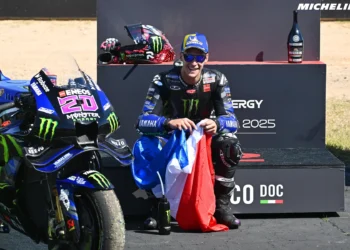 Sprint inesquecível de Fabio Quartararo: estrela da Yamaha luta até ao fim e conquista 2.º lugar atrás de Marc Márquez!