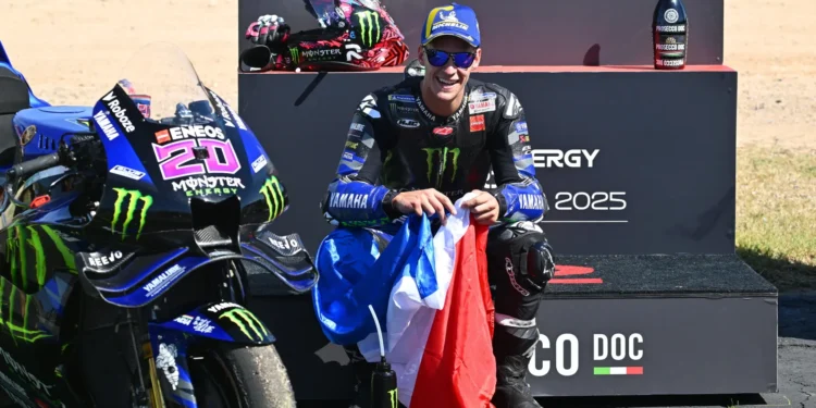 Sprint inesquecível de Fabio Quartararo: estrela da Yamaha luta até ao fim e conquista 2.º lugar atrás de Marc Márquez!