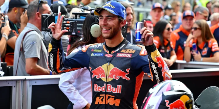 Enea Bastianini Sofre Duro Golpe: Chefe de Equipa Alberto Girabuola Abandona KTM e Ruma à Yamaha!