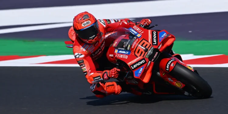 Marc Márquez luta com uma Ducati “rebelde” e analisa a intensa rivalidade no duelo de Misano